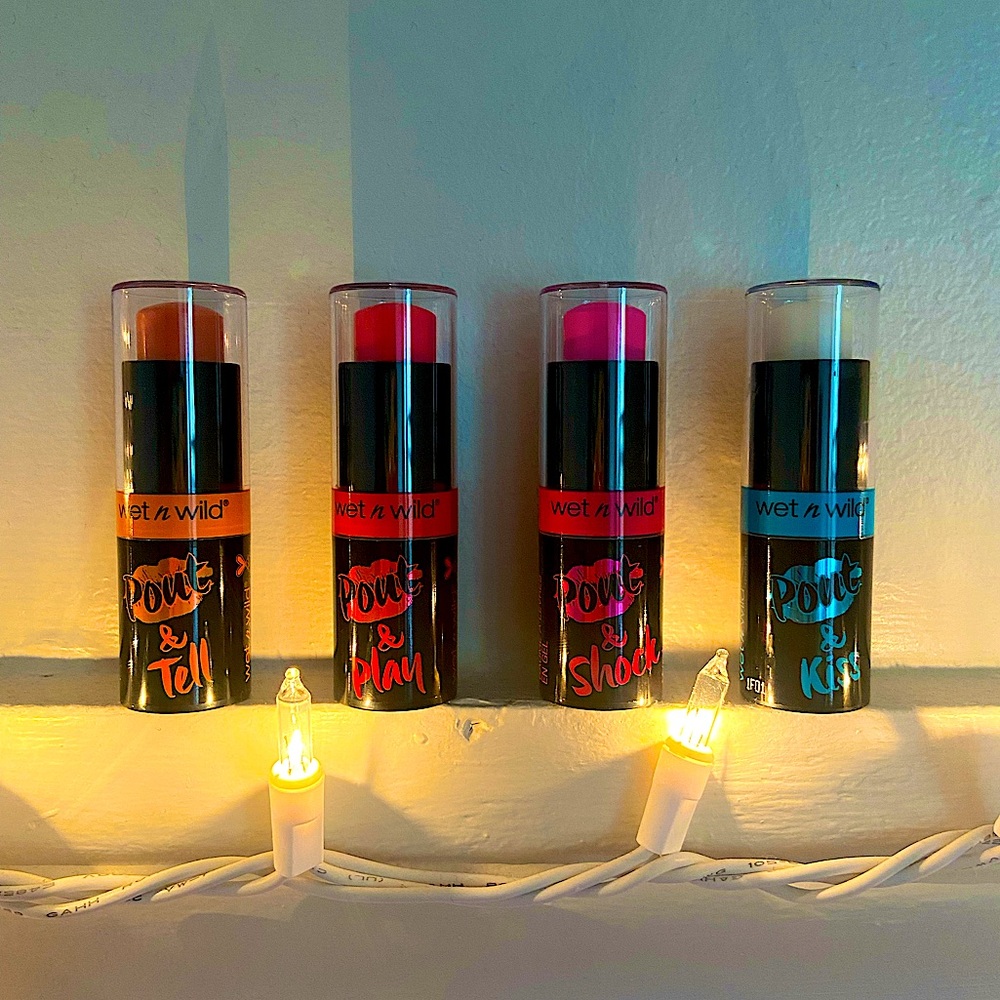 FREE with purchase Wet N Wild Gloss Balm